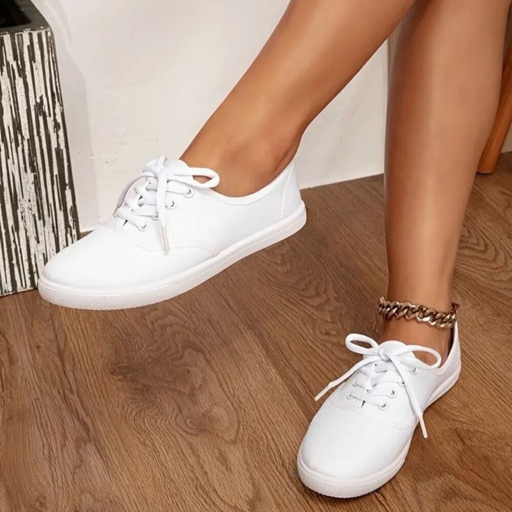 NWT White Canvas size 11 /12 women’s Lightweight Lace up shoelaces Sneakers
